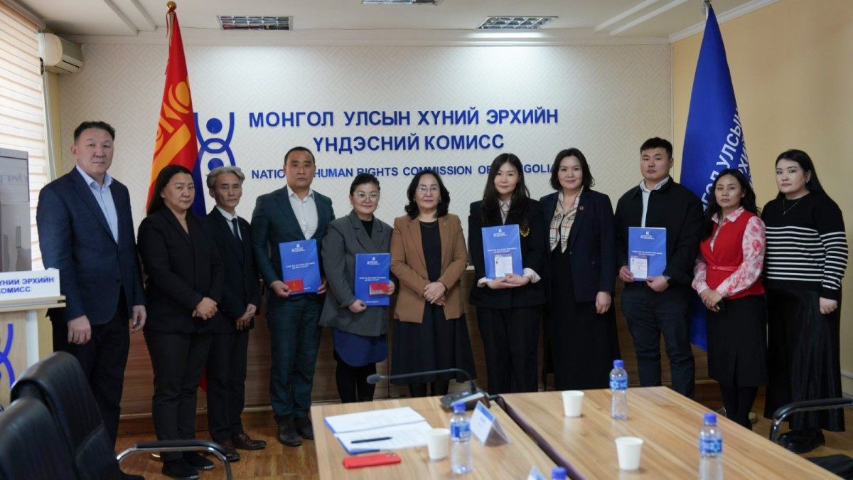 Хүний эрхийн Үндэсний Комиссын дэргэдэх Хүний эрх хамгаалагчийн хорооны гишүүний сонгон шалгаруулалтад тэнцсэн гишүүдийг батламжилж, үнэмлэх гардуулах үйл ажиллагааг зохион байгууллаа