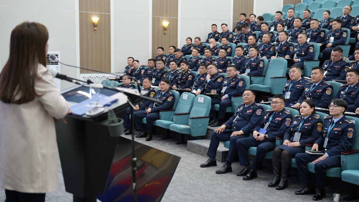Шүүхийн шийдвэр гүйцэтгэх байгууллагын “Удирдах ажилтны нэгдсэн сургалт, зөвлөгөөн”-д Хүний эрхийн Үндэсний Комиссын дарга Д.Сүнжид мэдээлэл хийлээ.