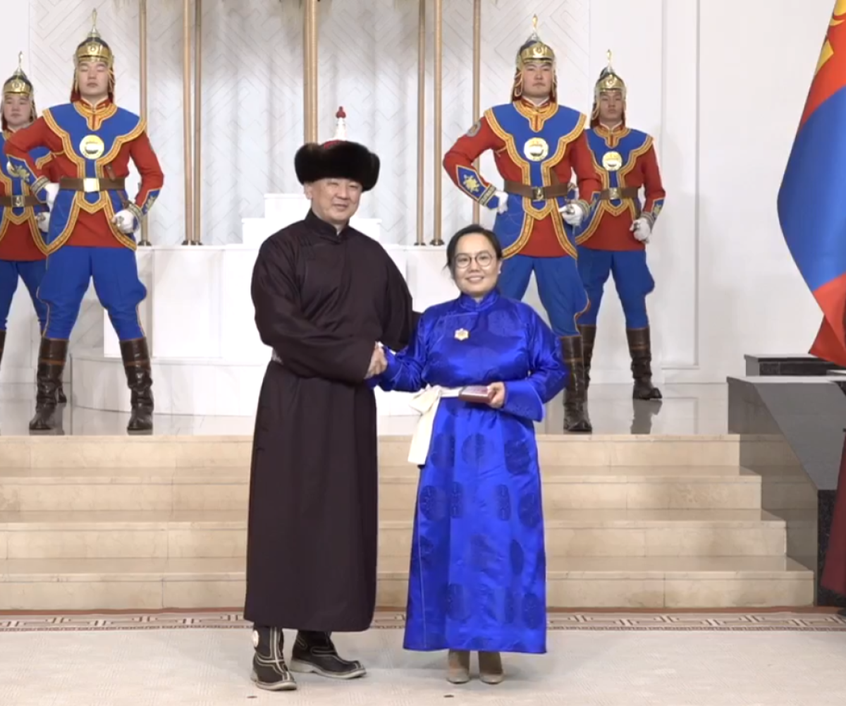 Хүний эрхийг хүндэтгэх, хангах, хамгаалах, хөхиүлэн дэмжих үйлсэд оруулсан хувь нэмрийг үнэллээ.